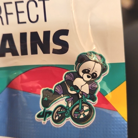 5 Dude Perfect keychains - Picture 4 of 12